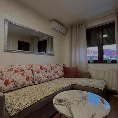 Apartman Basic 多博伊 外观 照片