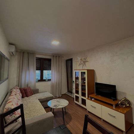 Apartman Basic 多博伊 外观 照片