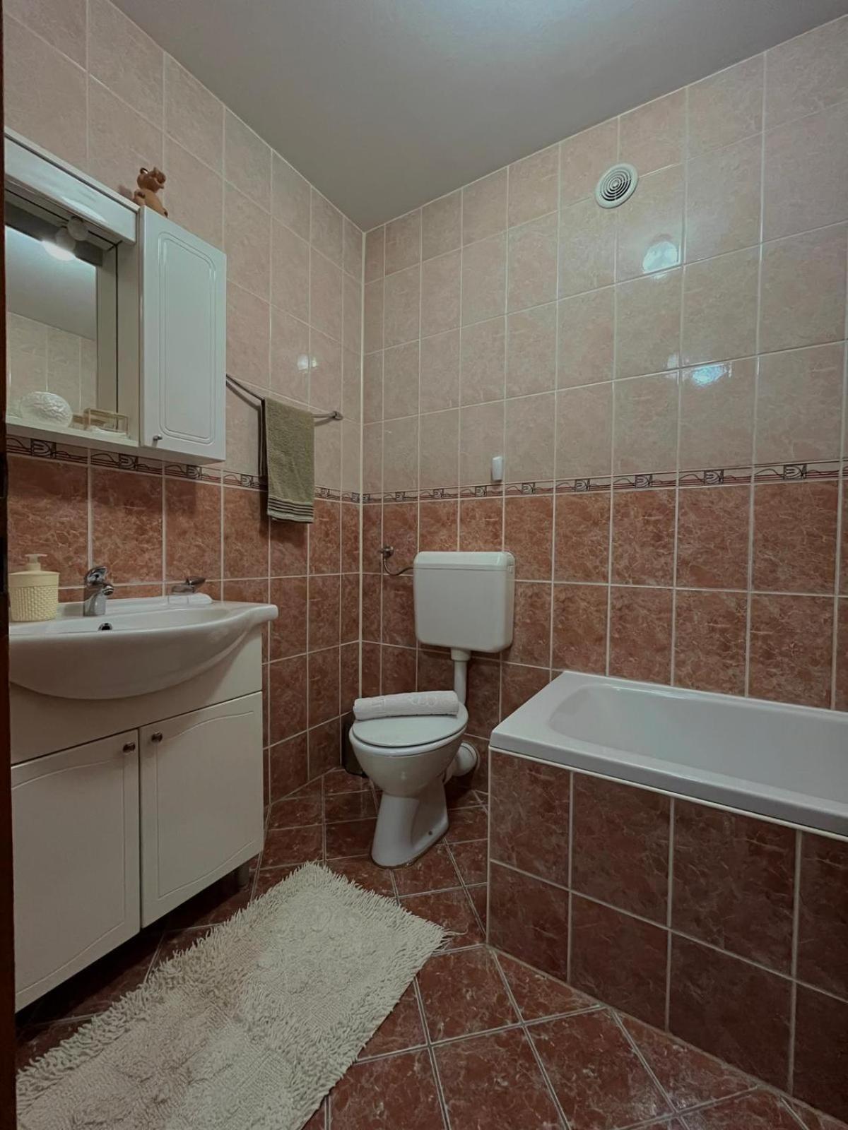 Apartman Basic 多博伊 外观 照片