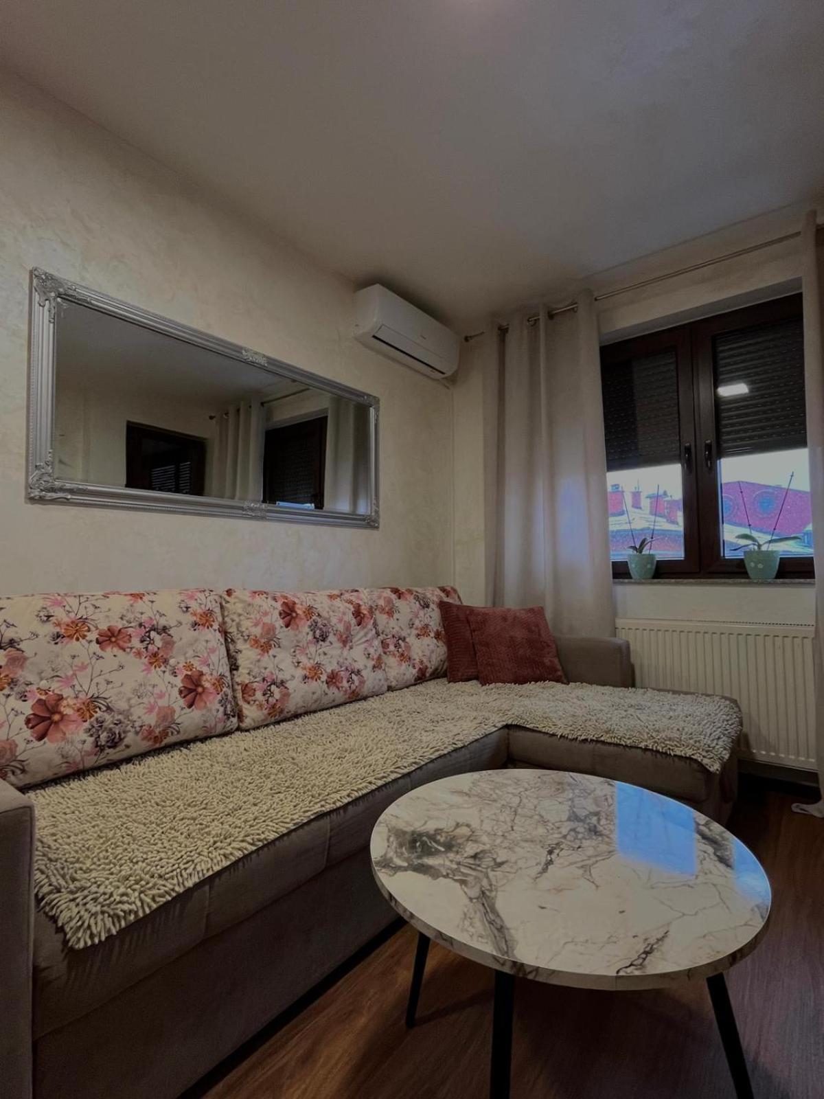Apartman Basic 多博伊 外观 照片