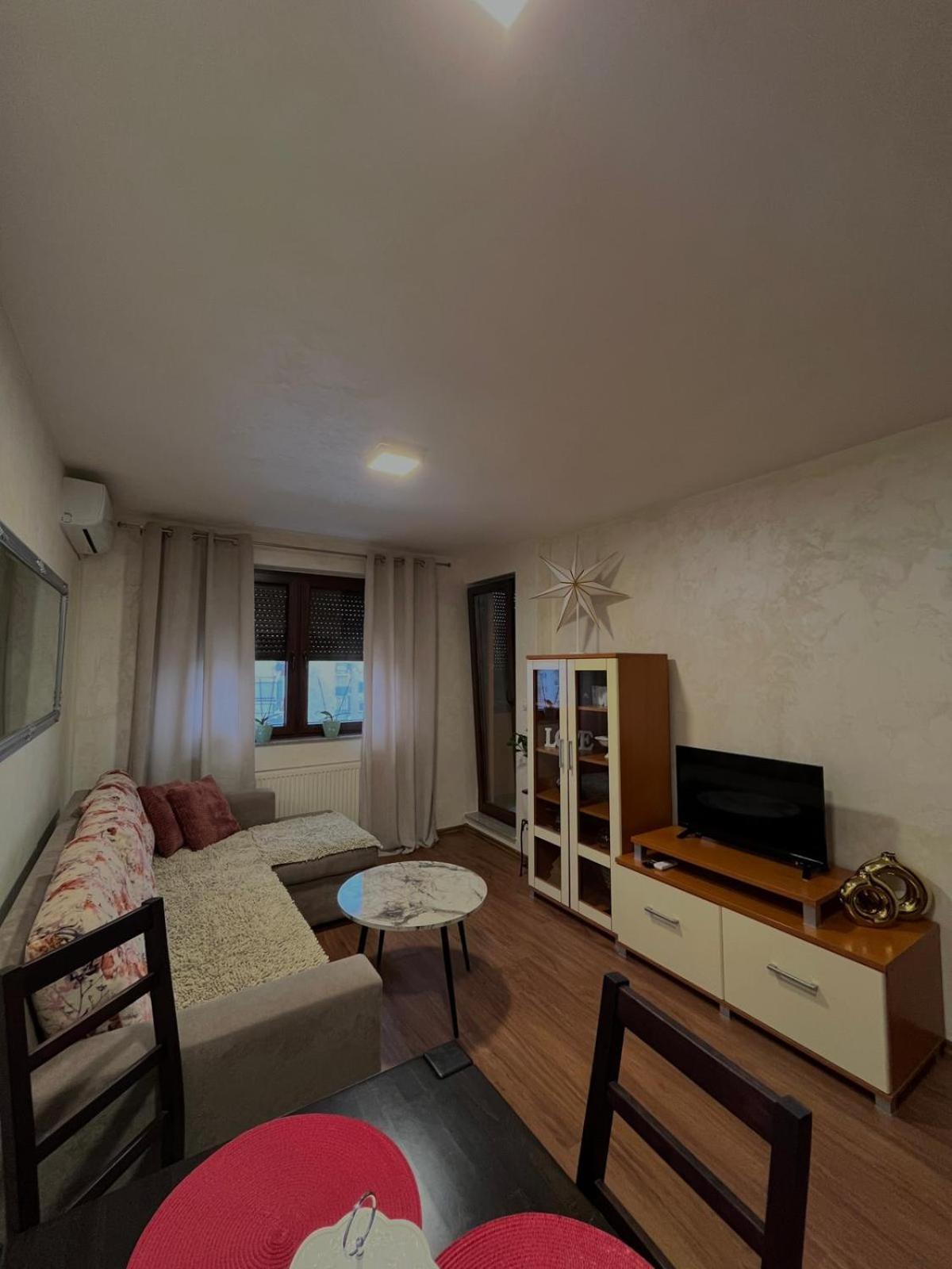 Apartman Basic 多博伊 外观 照片